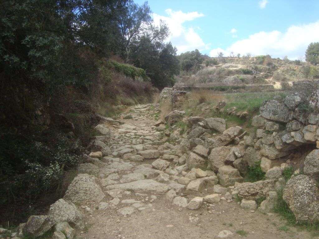 hiking in monroyo