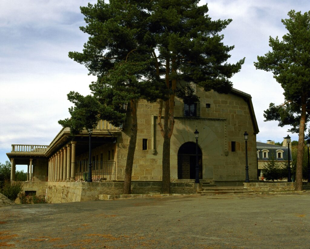 Main entrance to the Gredos Parador hotel