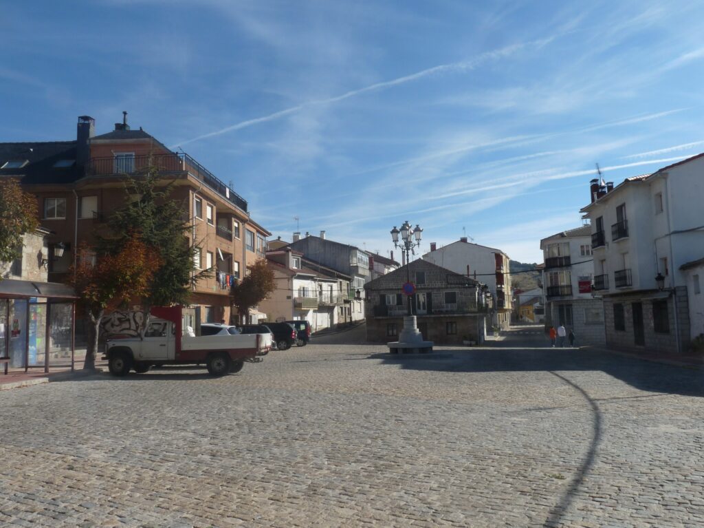 plaza de la iglesia peguerinos