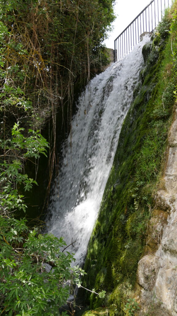 cuzcurrita waterfall