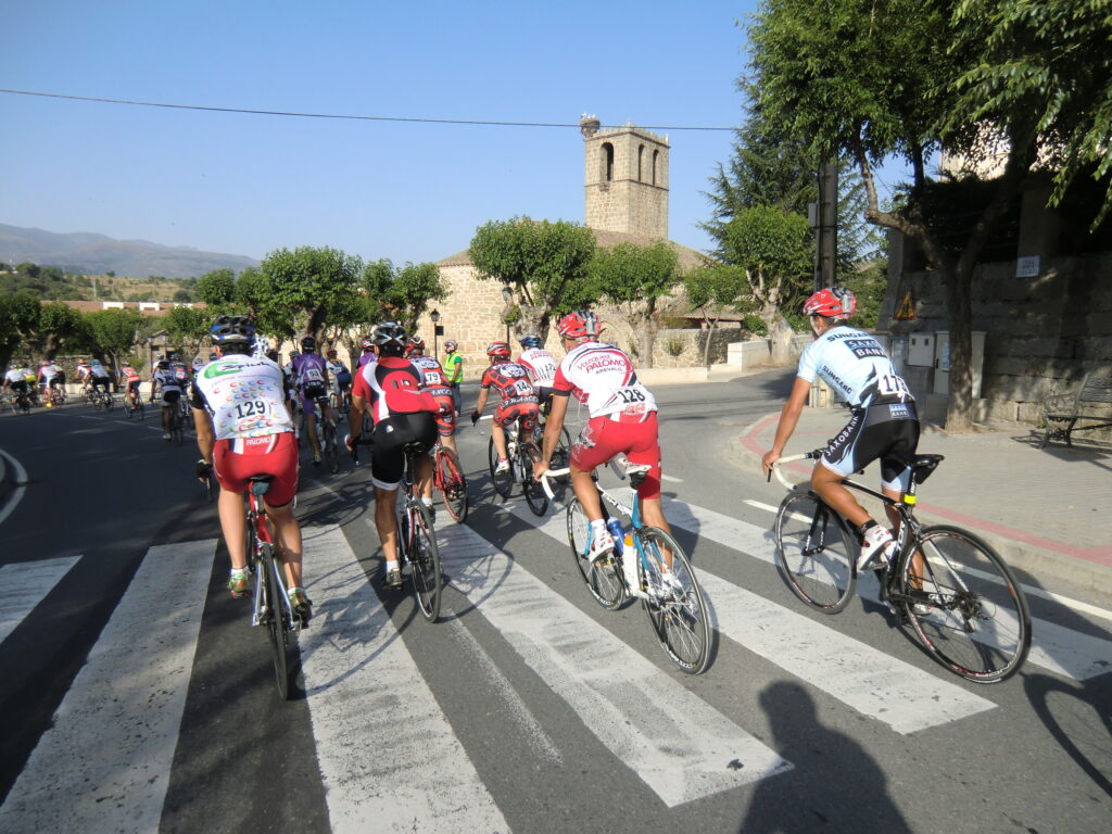 cyclists in Burgohondo