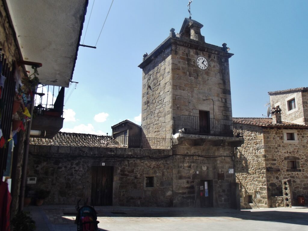 torre del reloj piedralaves