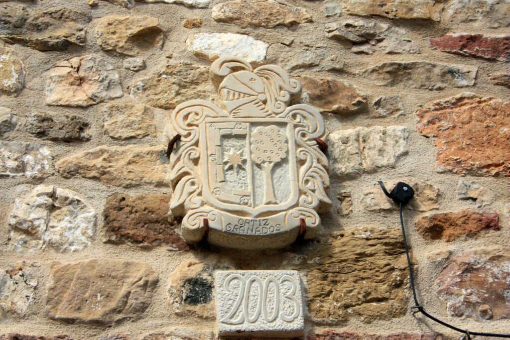 escudo de armas en puertomingalvo