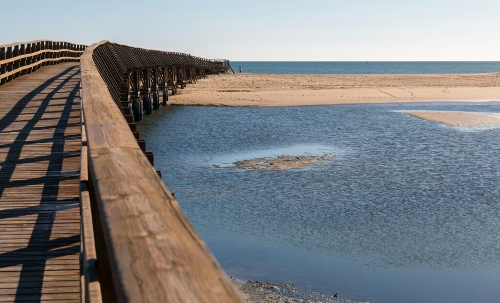 pasarela de madera en isla cristina