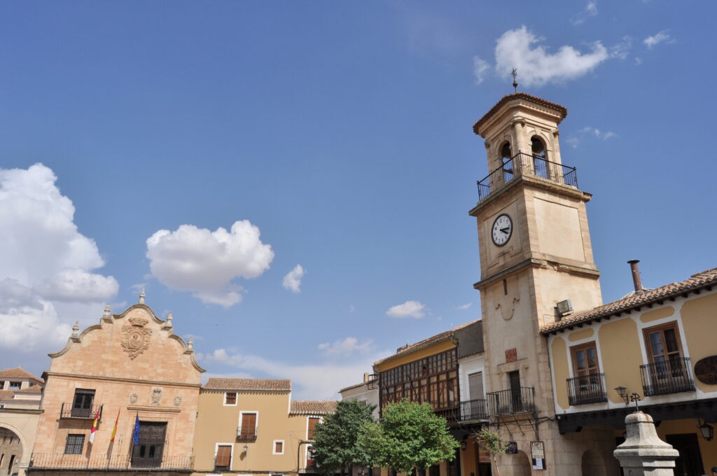 plaza mayor en chinchilla de montearagon