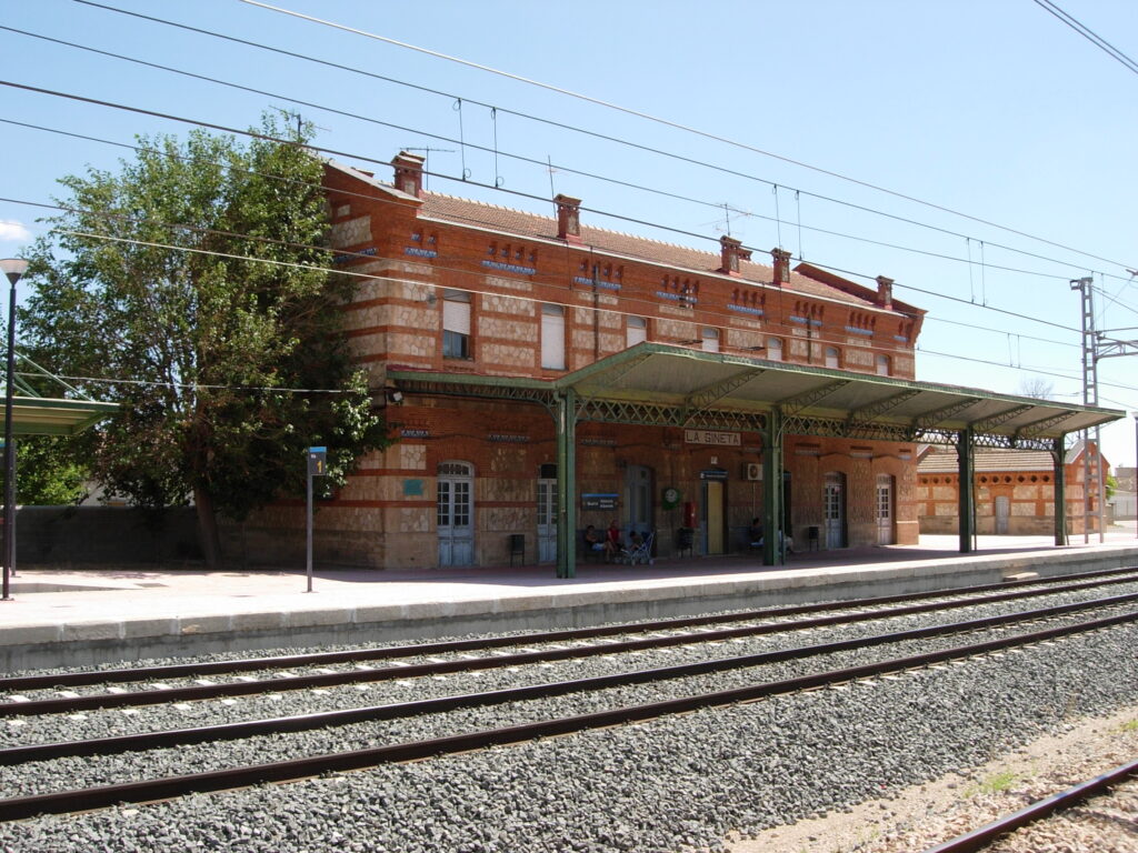 estacion de tren en la gineta