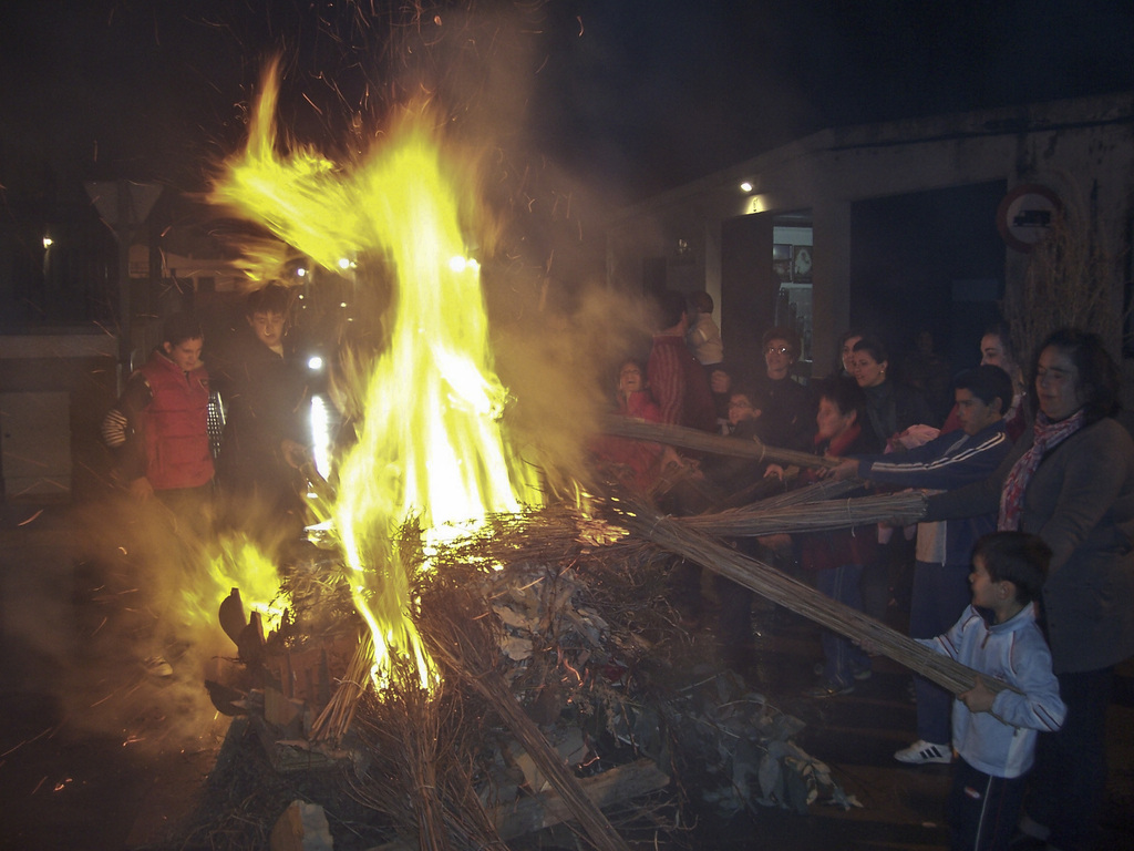 burning of the gamonitas in Rociana del Condado