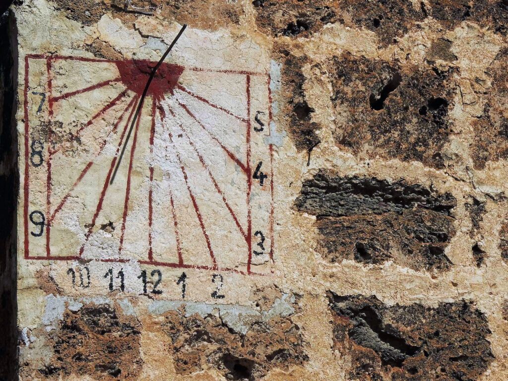 reloj de sol en letur