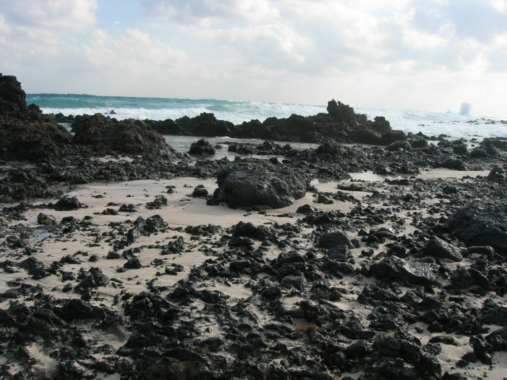 rocas en la caleta del mojon blanco