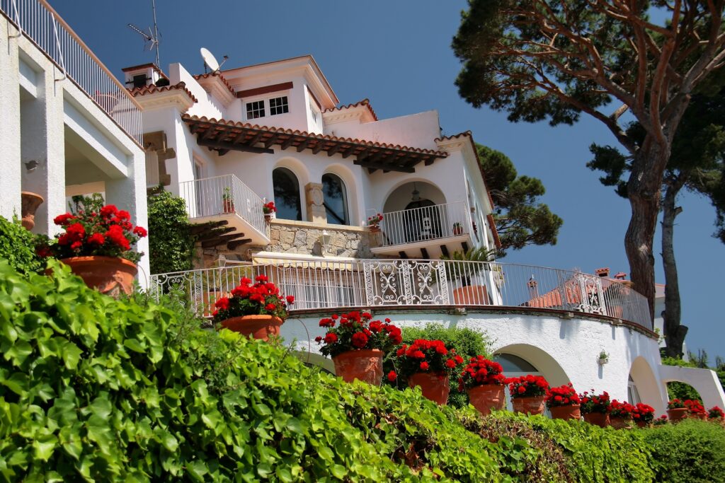chalet con rosas en s´agaró