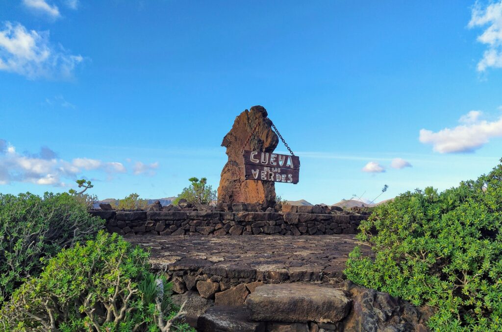 cartel cueva de los verdes