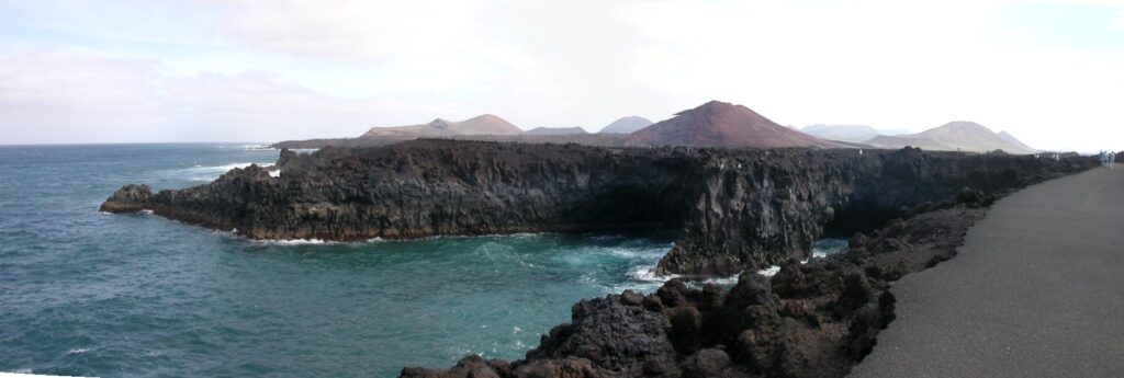 panoramica lateral de los hervideros