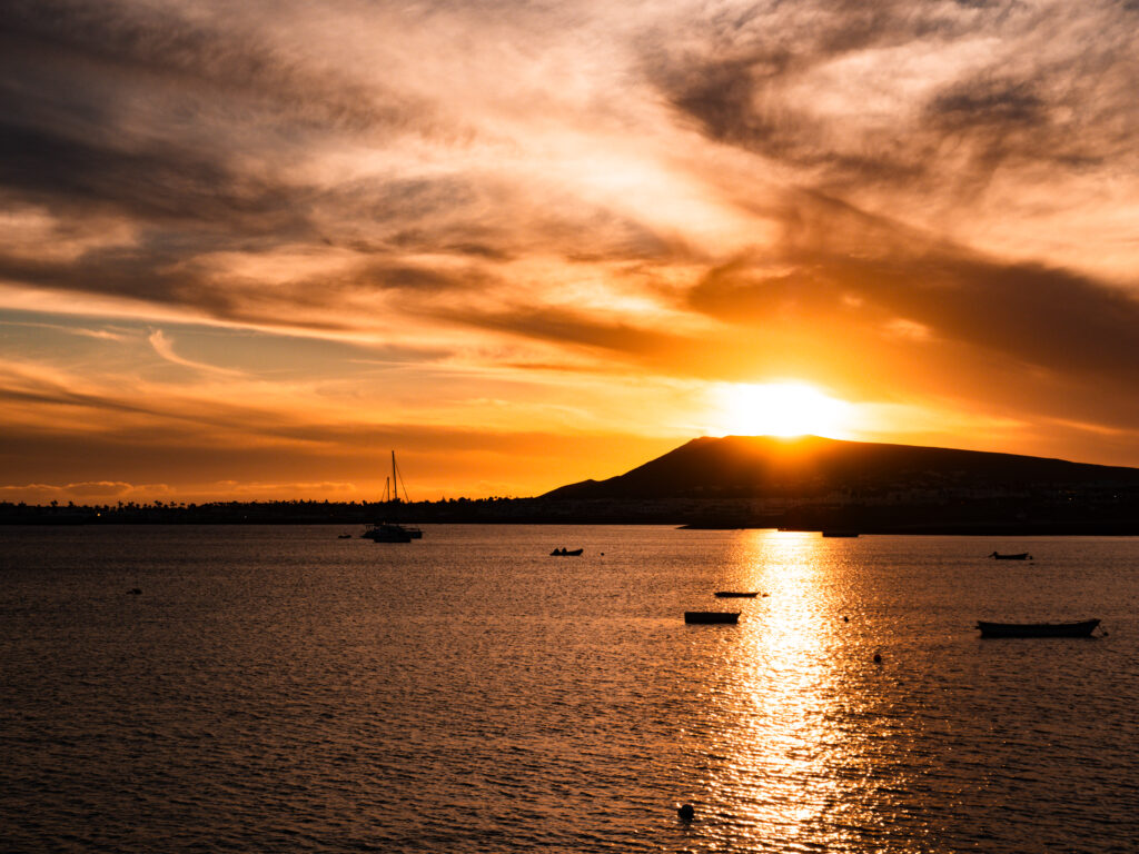 puesta de sol en playa blanca