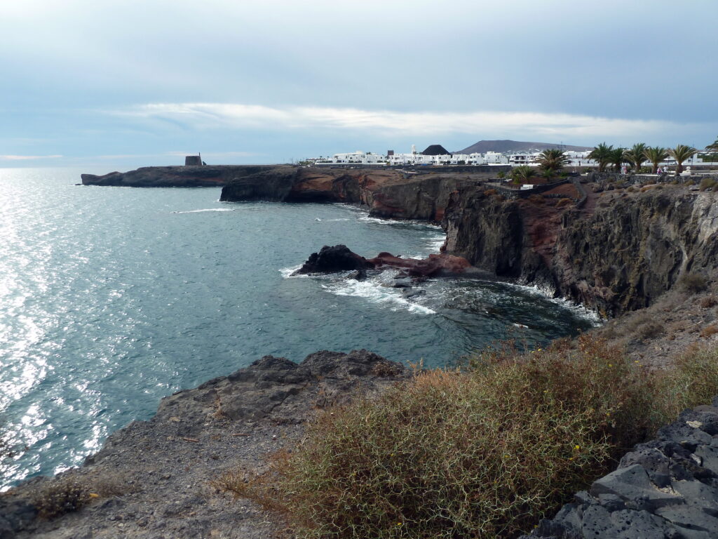 acantilados en playa blanca 