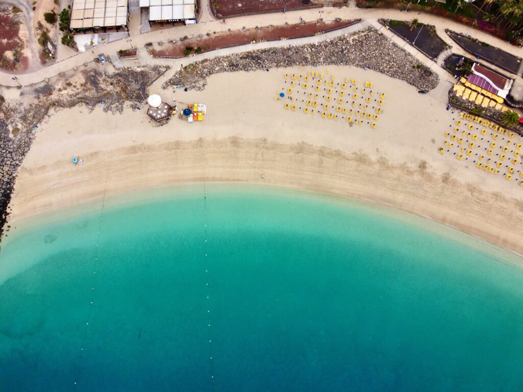 vista de dron de playa blanca