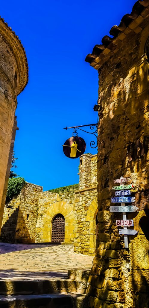 cartel direccional en pals