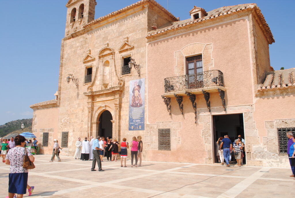 entrada del santuario del saliente