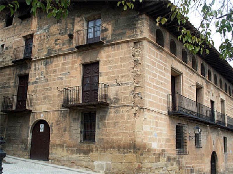 lateral del ayuntamiento de fuentespalda